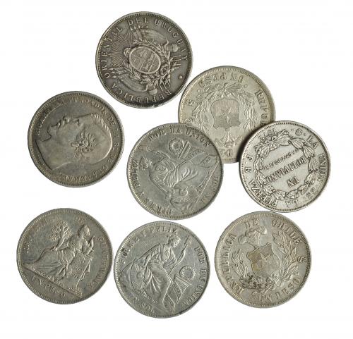 389 - Lote 8 duros del siglo XIX: Bolivia (1), Chile (2), Guatemala (2), Perú (2), Uruguay (1). MBC/MBC+.