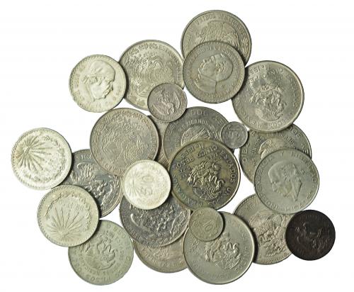 391 - MÉXICO. Lote de 24 monedas de plata: 14 tamaño duro; 5 de 1/2 duro y 5 fraccionarias (1 de cobre). MBC a SC.