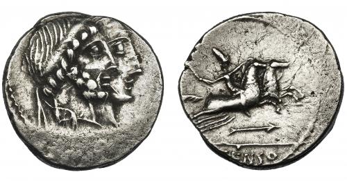 42 - MARCIA. Denario. Roma (88 a.C.). A/ Símbolo o letra no visibles. R/ Flecha debajo del jinete. AR 3,64 g. 17,6 mm. CRAW-346.1d. FFC-859, 860. Descentrada. MBC.