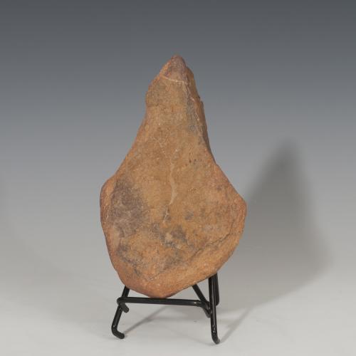 430 - PREHISTORIA. Período Achelense. Bifaz (200.000 a.C.). Cuarcita. Altura 16,0 cm.