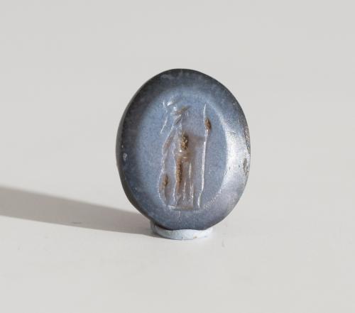 456   -  ROMA. Imperio Romano. Entalle (II-III d.C.). Nicolo. Con representación de Minerva de pie a derecha con lanza y escudo. Altura 11 mm.