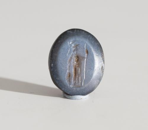 456 - ROMA. Imperio Romano. Entalle (II-III d.C.). Nicolo. Con representación de Minerva de pie a derecha con lanza y escudo. Altura 11 mm.