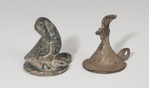 472   -  ROMA. Imperio Romano. Lote de dos apliques (II-IV d.C.). Bronce. Con representación de aves. Altura 3,1 y 3,2 cm.