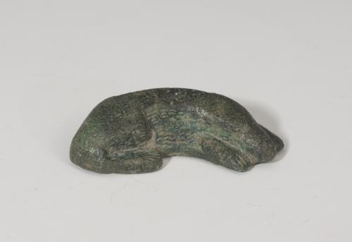 474 - ROMA. Imperio Romano. Figura de perro (II-IV d.C.). Bronce. Longitud 5,0 cm.