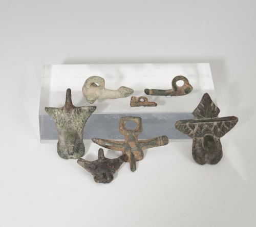 476   -  ROMA. Imperio Romano. Lote de siete amuletos fálicos (I-II d.C.). Bronce. Altura 15-42 mm. Altura 19-40 mm.