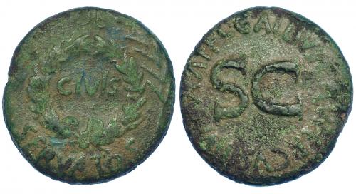 67 - AUGUSTO. Sestercio. Roma (16 a.C.). A/ OB, debajo SERVATOS, en el centro láurea rodeando CIVIS, a los lados palmas. R/ SC, alrededor C GALLIVS C F LVPERCVS III VIR AAA FF. AE 23,02 g. 34 mm. RIC-377. Pátina verde. BC+.