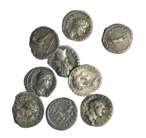 69 - Lote de 9 denarios: Augusto, Tiberio, Tito, Trajano, Adriano (3), Marco Aurelio y Cómodo. De BC a MBC-.
