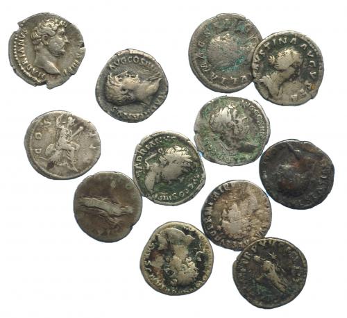 70   -  Lote de 12 denarios imperiales: Tito, Nerva, Adriano (6), Sabina, Marco Aurelio, Faustina la Menor y Julia Mamea. De BC- a MBC-.