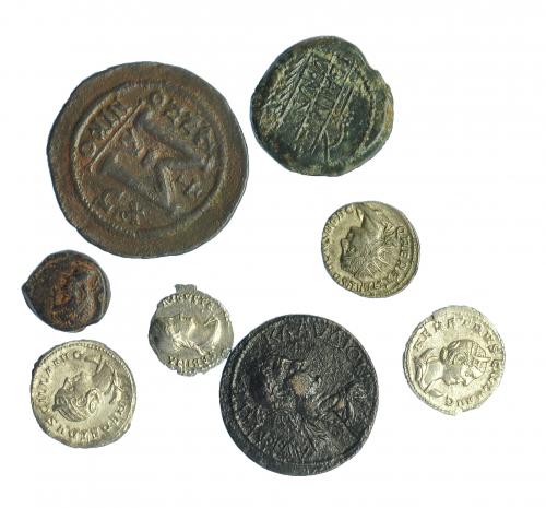 71 - Lote de 8 monedas: 1 denario de Sabina; 3 antoninianos: Herenia Etruscila (2) y Herenio Etrusco (1); 1 AE provincial de Claudio II; 1 as de Obulco; 1 semis de Castulo; 1 follis de Justiniano. De MBC a EBC-.