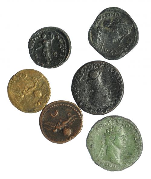 72   -  Lote de 6 monedas: 2 sestercios, 3 ases y 1 pieza hispano-romana. De BC a MBC-.