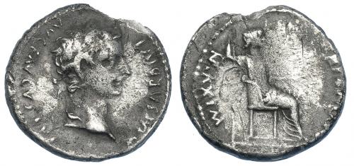 76 - TIBERIO. Denario. Lugdunum (36-37). R/ Livia entronizada a der., patas lisas y trono sobre dos líneas. AR 3,47 g. 20 mm. RIC-25. Rotura al borde. BC+.