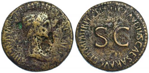 79 - AGRIPINA (bajo Claudio I). Sestercio. Roma (c. 50-54). A/ Cabeza de Agripina la Mayor a der.; AGRIPPINA M F GERMANICI CAESARIS. R/ SC, alrededor TI CLAVDIVS CAESAR AVG GERM P M TR P IMP P P. AE 25,03 g. 35 mm. RIC-102. Fuertes erosiones. RC/BC+.