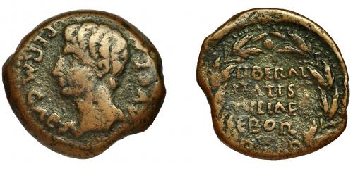 8 - EBORA. As. Augusto. A/ Cabeza a izq.; PERM CAES AVG P M. R/ Corona rodeando LIBERAL/ITATIS/ IVLIAE / EBOR. AE 15,12 g. 28,1 mm. I-901. RPC-51. APRH-51c. ACIP-3418b. MBC-/MBC.