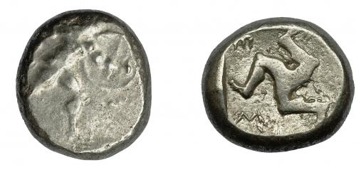 2116 - GRECIA ANTIGUA. Panfilia. Aspendos. Estátera (465-430 a.c.). A/ Guerrero avanzando a der. con escudo y lanza. R/ Trisqueles dentro de cuadrado incuso; EW. Ar 10,9 g. 19,2 mm. COP-153. Acuñación floja. BC+.