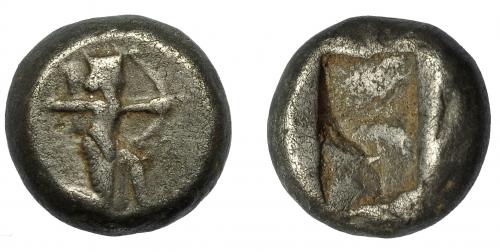 2122   -  GRECIA ANTIGUA. PERSIA. Reyes Aqueménidas. Siclo (Darío I-Jerjes II, 485-420 a.C.). A/ Rey arrodillado a der. con arco y lanza. R/ Punzón incuso. AR 5,2 g. 12,5 mm. COP-280. SBG-4678. BC+.