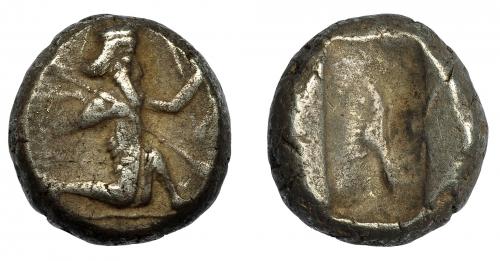 2124   -  GRECIA ANTIGUA. PERSIA. Reyes Aqueménidas. Siclo (Darío I-Jerjes II, 485-420 a.C.). A/ Rey arrodillado a der. con arco y lanza. R/ Punzón incuso. AR 5,4 g. 13,9 mm. COP-280. SBG-4678. BC+.