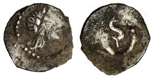 2019 - HISPANIA ANTIGUA. DIVISORES INCIERTOS. Finales s. III-II a.C. ¿Tartemorion? A/ Cabeza laureada a der. ¿Apolo? R/ Delfín a der. dentro de creciente. AR 0,26 g. 7,1 mm. CNH-7. I-565. ACIP-530. MBC-. Muy rara.