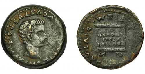 2040 - HISPANIA ANTIGUA. ITALICA. Tiberio. As. A/ Cabeza desnuda a der. R/ Altar con inscripción PROVINDE/NTIAE / AVGVSTI.; PERM DIVI AVG (MVNIC ITALIC). AE 13,3 g. 28,6 mm. I-1593. RPC-65, APRH-65. Rayitas en anv. Vanos. MBC-.