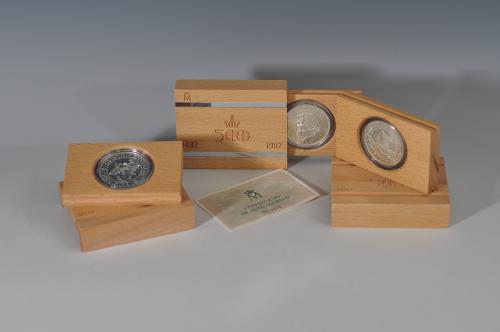 2603 - JUAN CARLOS I. Lote de 3 monedas de 5000 ptas. 1989. AR. 2 prueba y 1 FDC. En estuche original con certificado. 2 prueba y 1 FDC.