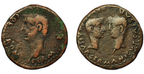2069 - HISPANIA ANTIGUA. COLONIA ROMULA. Tiberio. As. A/ Cabeza laureada a izq. (DI)VI AVG) COL ROM. R/ Cabezas afrontadas de Germánico y Druso; GEMANICVS CAESAR DRVSVS CAESAR. AE 14,1 g. 28,6 mm. RPC-74. I-2016. APRH-74. ACIP-3361. BC+/MBC-.