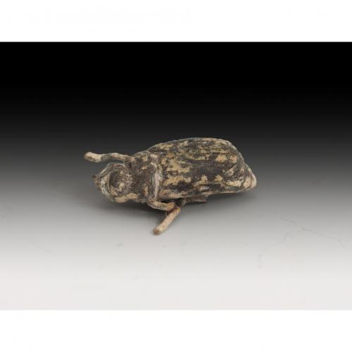 2738   -  EDAD MODERNA. Escarabajo (XVII-XVIII d.C.) Bronce. Longitud 20 mm.