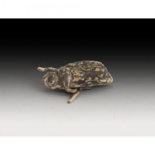 2738 - EDAD MODERNA. Escarabajo (XVII-XVIII d.C.) Bronce. Longitud 20 mm.