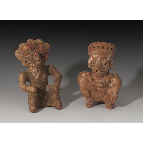 2754   -  PREHISPÁNICO. Período Formativo Temprano-Medio. Terracota. Lote de dos figuras antropomorfas de diversas épocas y culturas. Altura 10,5 cm cada uno.