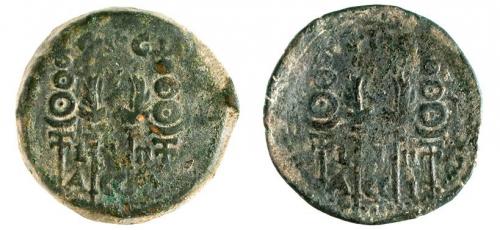 10 - ACCI. As. Tiberio. A/ y R/ Dos aquilae entre dos signa; (C I G)/ L-I-II/ ACCI-I. Híbrido de dos reversos. AE 16,88 g. 32 mm. RPC-139 vte. APRH-139 vte. ACIP-3007 vte. CC-4342, mismo ejemplar. Pátina verde oscuro. BC+. Muy rara. Ex Áureo 22/10/1997.