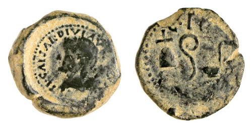 14 - ACCI. Semis. Tiberio. A/ Cabeza laureada a izq.; TI CAESAR DIVI F AV(GVSTVS). R/ Apex, lituus y simpulum; C I G / (ACCI). AE 11,16 g. 27 mm. RPC-140. APRH-140. ACIP-3008. CC-4351, mismo ejemplar. Anv. algo descentrado. Pátina verde oscuro. BC+. Muy escasa.
