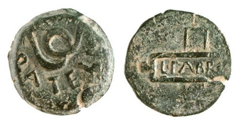19 - CARTHAGO NOVA. Semis (mediados-2ª mitad s. I a.C.). A/ Serpiente a izq.; P ATELLI. R/ Dos cartelas cruzadas; en la horizontal L. FABRIC. AE 11,01 g. 24 mm. RPC-146. APRH-146 (esta pieza ilustrada). ACIP-2525. CC-4360, mismo ejemplar. Pequeña grieta. Pátina verde oscuro. MBC+. Rara.