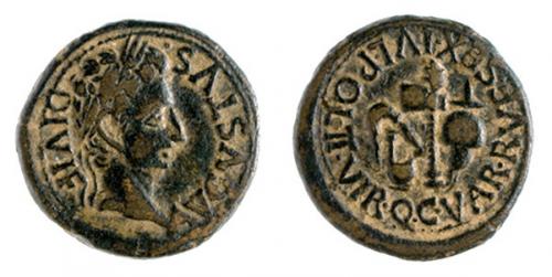 42 - CARTHAGO NOVA. Semis. Augusto. A/ Cabeza laureada a der.; AVGVSTVS DIVI F. R/ Instrumentos sacerdotales; C VAR RVF SEX IVL POL II VIR Q. AE 8,17 g. 23 mm. RPC-168. APRH-168. ACIP-3138. CC-4390, mismo ejemplar. Pátina oscura. MBC-/MBC.