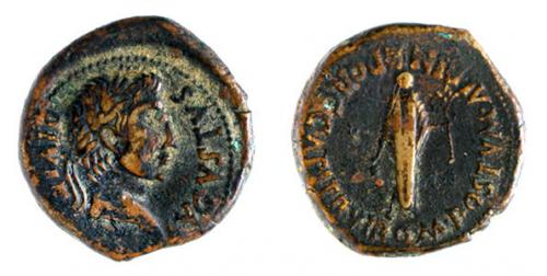 47 - CARTHAGO NOVA. Semis. Augusto. A/ Cabeza laureada a der.; AVGVSTVS DIVI F. R/ Sacerdote con rama y símpulo; M POSTVM ALBIN L PORC CAPIT II VIR Q. AE 7,83 g. 23 mm. RPC-171. APRH-171. ACIP-3141. CC-4396, mismo ejemplar. MBC/MBC-. Escasa.