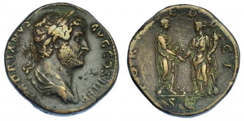 535 - IMPERIO ROMANO. ADRIANO. Sestercio. Roma (133-135). A/ Busto laureado y drapeado a der.; HADRIANVS AVG COS III P P. R/ Adriano a der. estrechando la mano a Fortuna frente a él; FORTVNAE REDVCI, SC. AE 27,76 g. 31,2 mm. RIC-2097. MBC.