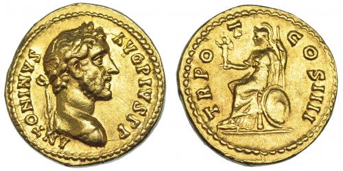 550 - IMPERIO ROMANO. ANTONINO PÍO. Áureo. Roma (147). A/ Busto laureado y con coraza a der.; ANTONINVS AVG PIVS P P. R/ Roma sentada a izq. con palladium, lanza y escudo junto a ella; TR POT COS IIII. AU 7,19 g. 20,3 mm. RIC-147. Pequeñas marcas. MBC+. R.B.O. Ex Artcurial (2016).