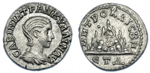 564 - IMPERIO ROMANO. TRANQUILINA (esposa de Gordiano III). Cesarea (Capadocia) (240-241). Dracma. A/ Busto drapeado a der.; CABINIA TPANKY-LLINAY. R/ Monte Argeo, a la izq. glóbulo; MHTPO KAICBN, en exergo ETD (delta), 4ª año de reinado. RPC-VII.2.67949 (prov.). Muy rara en esta conservación. EBC.