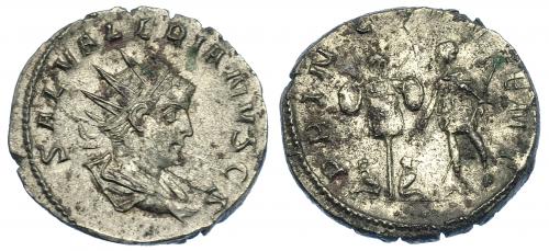 567 - IMPERIO ROMANO. SALONINO. Antoniniano. Mediolanum (258-260). R/ Príncipe de pie a izq. con lanza y var; PRINC IVVENT. VE 3,57 g. 21,9 mm. RIC-11. Concreciones. EBC/MBC+. Rara.