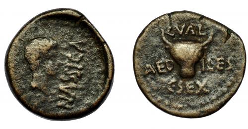 41 - HISPANIA ANTIGUA. CALAGURRIS. Semis. A/ Cabeza de ¿Augusto? a der., delante NASSICA. R/ Cabeza frontal de toro; C VAL/C SEX/ AED-ILES. AE 4,63 g. 20,7 mm. RPC-432. APRH-432. I-425. ACIP-1794. MBC-. Muy escasa.