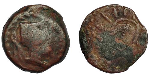 331   -  MALAKA. Unidad. A/ Cabeza masculina con gorro cónico a der., detrás tenazas, delante mlk' ¿invertida? R/ Cabeza frontal radiada. AE 10,27 g. 24,2 mm. I-1726. ACIP-788. BC-.