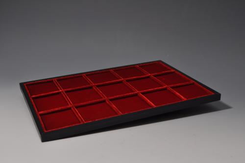 525 - Bandeja de terciopelo ABAFIL grande, 33,5 x 22 cm. Capacidad para 15 monedas de 60 mm aprox.