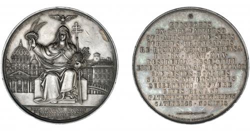 1110 - MONEDAS EXTRANJERAS. VATICANO. Pío IX. Medalla canonización de los franciscanos martirizados en Japón. Grabador Zaccaginini. AR 51 mm. Pequeñas marcas. EBC.