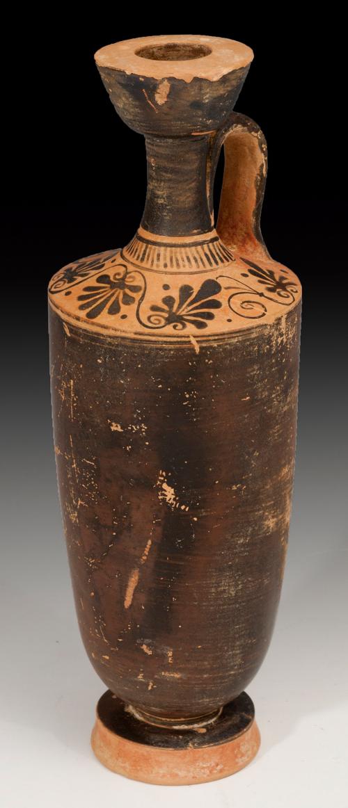 2009 - ARQUEOLOGÍA. GRECIA. Atenas. Lekythos (V a.C.). Cerámica de engobe negro. Con decoración floral en arranque de cuello. Altura 25,0 cm.
