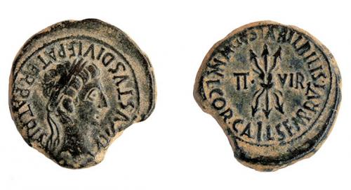 18 - COLECCIÓN CORES. BILBILIS. AUGUSTO. Semis. A/ Cabeza laureada a der.; AVGVSTVS DIVI F PATER PATRIAE. R/ Haz de rayos; II-VIR, alrededor MVN AVGVSTA BILBILIS L COR CALI L SEMP RVTI. AE 7,19 g. 22 mm. RPC-396. APRH-396. ACIP-3021. CC-4849, mismo ejemplar. Cospel irregular. Pátina verde. MBC. Muy escasa. Ex Martí-Hervera, Soler y Llach, 3/5/2011, lote 2129.