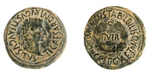 19 - COLECCIÓN CORES. BILBILIS. TIBERIO. As. A/ Cabeza laureada a der.; TI CAESAR DIVI AVGVSTI F AVGVSTVS. R/ Corona cívica rodeando II-VIR, alrededor MVN AVGVSTA BILBILIS- G POM CAPE II G VALE TRANQ. AE 12,20 g. 28 mm. RPC-397. APRH-397d. ACIP-3022c. CC-4850, mismo ejemplar. Pátina verde. MBC-/BC+. Rarísima.