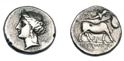 308 - GRECIA ANTIGUA. CAMPANIA. Neapolis. Didracma (325-241 a.C.). A/ Cabeza de ninfa a izq., detrás TAP, debajo EYE. R/ Toro androsopo a der. coronado por Nike, debajo EΠI, en el exergo NEOΠOΛIΩTN. AR 6,24 g. 21,3 mm. COP-no. SNG ANS-382. SBG-310. Pequeñas marcas. MBC-. Rara. Ex col. Guadán 1317.