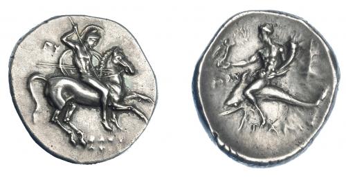 319 - GRECIA ANTIGUA. CALABRIA. Tarento. Didracma (280-272 a.C.). A/ Jinete con tres lanzas y escudo a der.; EY detrás, SWSTR/ATOS debajo. R/ Taras con Nike y cornucopia sobre delfín a izq.; POLU a izq., haz de rayos a der.; TARAS. AR 6,54 g. 22,5 mm. COP-no. SNG ANS-1084ff. SBG-365. EBC-. Ex col. Guadán 1381.