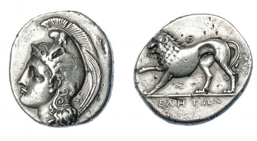 335 - GRECIA ANTIGUA. LUCANIA. Thurium. Didracma (334-300 a.C.). A/ Cabeza de Atenea a izq. con casco frigio y centauro, en la nuca monograma. R/ León a izq. levantando pata delantera; encima Θ, debajo monograma. AR 6,75 g. 21,7 mm. COP-1559. SBG-454. Golpecitos en rev. MBC. Muy escasa. Ex col. Guadán 1457.