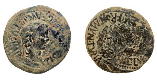 43 - COLECCIÓN CORES. TURIASO. TIBERIO. As. A/ Cabeza laureada a der.; TI CAESAR AVG F AVGVSTVS IMP. R/ Corona cívica rodeando II VIR; MVN TVRIA(SO MN S)VLP LVCAN (M SEMP FRONT). AE 9,60 g. 29 mm. RPC-413. APRH-413a. ACIP-3286. CC-4890, mismo ejemplar. Doble acuñación en diferente posición en rev. Pátina verde. BC-/BC+.