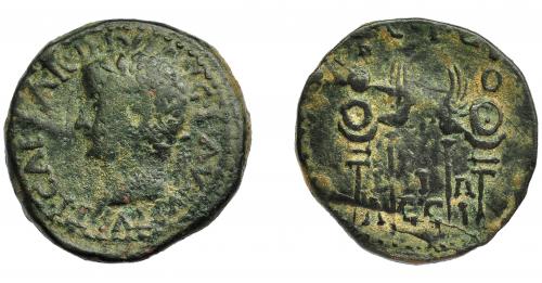 1013 - HISPANIA ANTIGUA. ACCI. As. Tiberio. A/ Cabeza laureada a der.; TI CAESAR DIVI AVG F AVGVSTVS. R/ Dos aquilae entre dos signa, en medio L-I-II; C I G/ ACCI. AE 9,07 g. 26 mm. I-39. APRH-139. ACIP-3007. Pátina verde. BC/BC+.