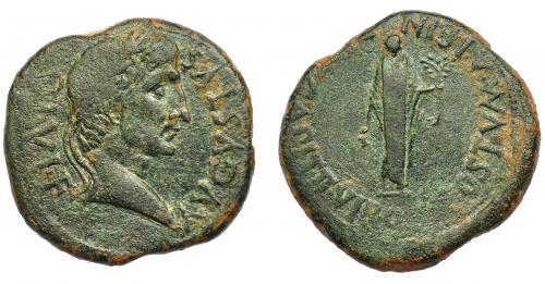 1196 - HISPANIA ANTIGUA. CARTHAGO NOVA. Augusto. As. A/ Cabeza laureada a der.; AVGVSTVS DIVI F. R/ Figura de sacerdote; (M P)OSTUM ALBIN (L PORC) CAPIT II VIR Q. AE13,54 g. 28,7 mm. I-576. APRH-170. ACIP-3140. Campos repasados. Pátina verde oscuro. MBC-. Ex Pliego, 7-12-2000.