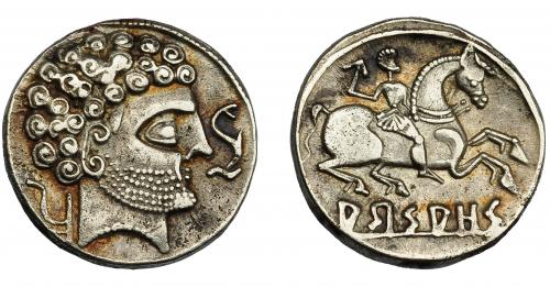 1042 - HISPANIA ANTIGUA. ARSAOS. Denario. A/ Cabeza masculina con collar a der., delante delfín, detrás arado. Peinado de rizos en espiral y en forma de S. R/ Jinete con bipennis a der., bajo las patas del caballo, sobre línea, ley. en ibérico ARSAOS. AR 3,83 g. 17,2 mm. I-139. ACIP-1656. MBC+. Muy escasa. Ex Vico, 3-3-1993, lote 31.